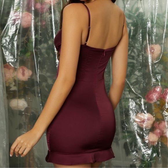 oh polly pleated hemline corset mini dress in wine - Picture 4 of 4